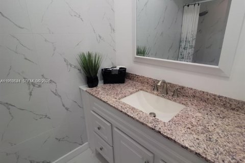 Copropriété à vendre à Hallandale Beach, Floride: 2 chambres, 101.45 m2 № 2007718 - photo 24
