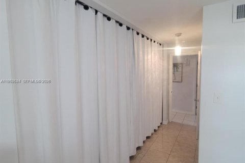 Copropriété à vendre à Hallandale Beach, Floride: 2 chambres, 101.45 m2 № 2007718 - photo 25