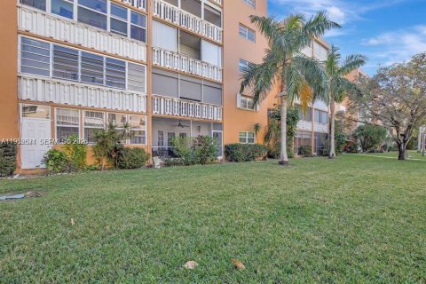 Copropriété à vendre à Hallandale Beach, Floride: 2 chambres, 101.45 m2 № 2007718 - photo 30