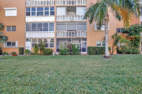 Copropriété à vendre à Hallandale Beach, Floride: 2 chambres, 101.45 m2 № 2007718 - photo 29