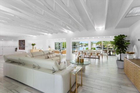 Casa en venta en Coral Gables, Florida, 3 dormitorios, 286.05 m2 № 1938296 - foto 11