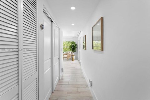 Casa en venta en Coral Gables, Florida, 3 dormitorios, 286.05 m2 № 1938296 - foto 30