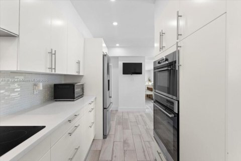 Casa en venta en Coral Gables, Florida, 3 dormitorios, 286.05 m2 № 1938296 - foto 23