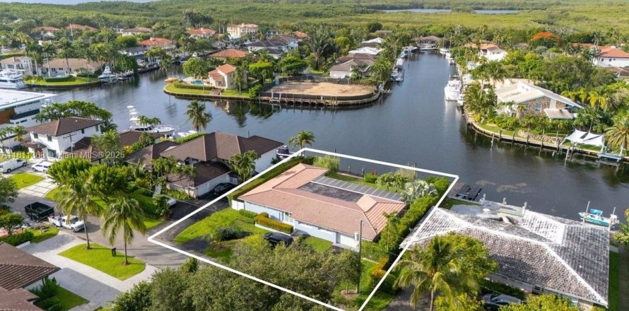 Casa en Coral Gables, Florida 3 dormitorios, 286.05 m2 № 1938296