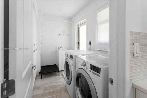 Casa en venta en Coral Gables, Florida, 3 dormitorios, 286.05 m2 № 1938296 - foto 29