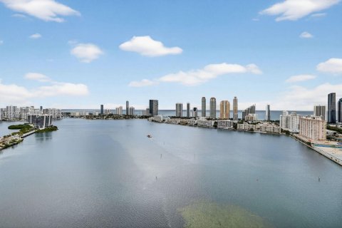 Condo in Aventura, Florida, 5 bedrooms  № 2074723 - photo 23