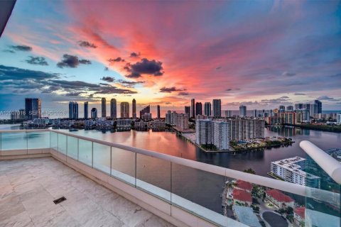Condo in Aventura, Florida, 5 bedrooms  № 2074723 - photo 24