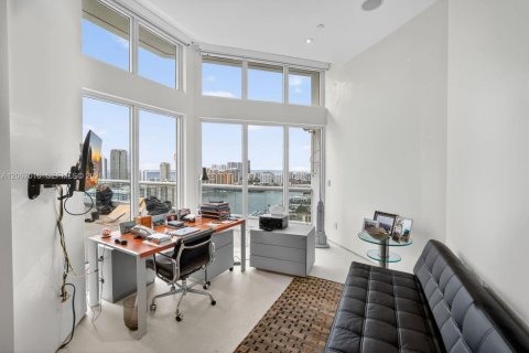 Condo in Aventura, Florida, 5 bedrooms  № 2074723 - photo 17