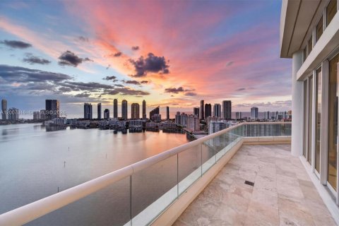 Condo in Aventura, Florida, 5 bedrooms  № 2074723 - photo 25