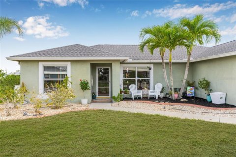 Casa en venta en Port Charlotte, Florida, 3 dormitorios, 126.35 m2 № 1787568 - foto 1