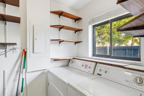 Touwnhouse à louer à Fort Lauderdale, Floride: 3 chambres, 118.45 m2 № 2024574 - photo 13