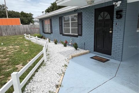 House in Winter Haven, Florida 2 bedrooms, 88.44 sq.m. № 2275451
