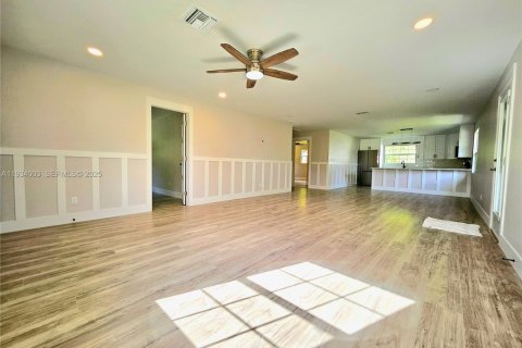 Купить виллу или дом в Форт Майерс, Флорида 2 спальни, 121.89м2, № 1992995 - фото 7