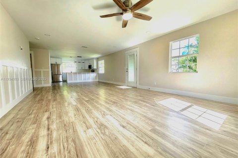 Купить виллу или дом в Форт Майерс, Флорида 2 спальни, 121.89м2, № 1992995 - фото 6