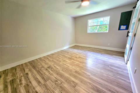 Купить виллу или дом в Форт Майерс, Флорида 2 спальни, 121.89м2, № 1992995 - фото 14