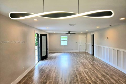 Купить виллу или дом в Форт Майерс, Флорида 2 спальни, 121.89м2, № 1992995 - фото 10