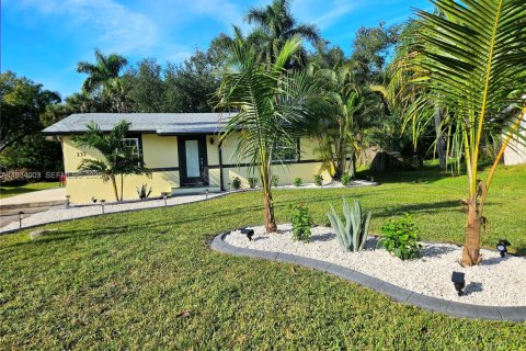 Купить виллу или дом в Форт Майерс, Флорида 2 спальни, 121.89м2, № 1992995 - фото 5