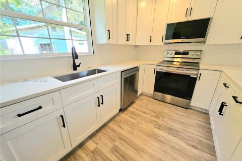 Купить виллу или дом в Форт Майерс, Флорида 2 спальни, 121.89м2, № 1992995 - фото 11