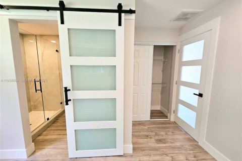 Купить виллу или дом в Форт Майерс, Флорида 2 спальни, 121.89м2, № 1992995 - фото 22