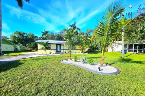 Купить виллу или дом в Форт Майерс, Флорида 2 спальни, 121.89м2, № 1992995 - фото 1