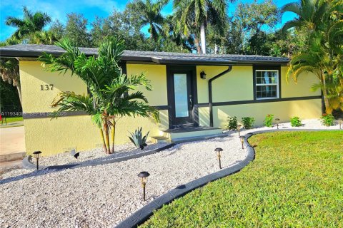 Купить виллу или дом в Форт Майерс, Флорида 2 спальни, 121.89м2, № 1992995 - фото 2