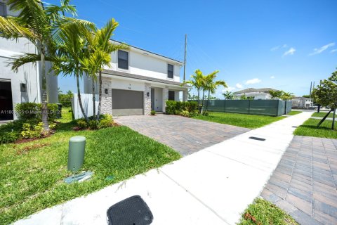 Villa ou maison à louer à Homestead, Floride: 4 chambres, 193.7 m2 № 1960046 - photo 8