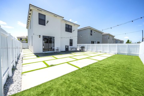 Villa ou maison à louer à Homestead, Floride: 4 chambres, 193.7 m2 № 1960046 - photo 10