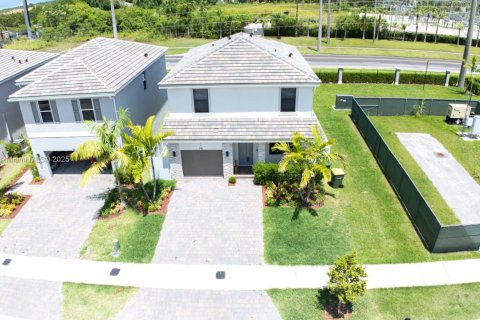 Villa ou maison à louer à Homestead, Floride: 4 chambres, 193.7 m2 № 1960046 - photo 1