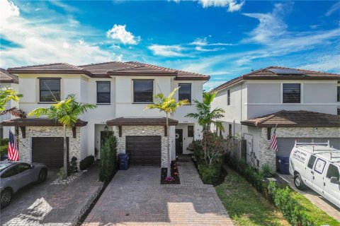 Купить таунхаус в Хомстед, Флорида 3 спальни, 140.65м2, № 2031147 - фото 2