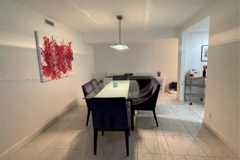 Copropriété à louer à Hollywood, Floride: 2 chambres, 115.2 m2 № 2184119 - photo 30