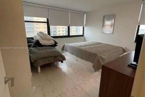 Copropriété à louer à Hollywood, Floride: 2 chambres, 115.2 m2 № 2184119 - photo 23