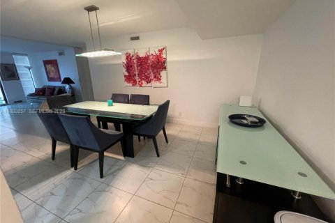 Copropriété à louer à Hollywood, Floride: 2 chambres, 115.2 m2 № 2184119 - photo 26