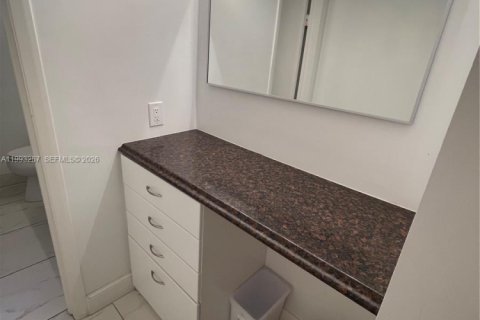 Copropriété à louer à Hollywood, Floride: 2 chambres, 115.2 m2 № 2184119 - photo 15