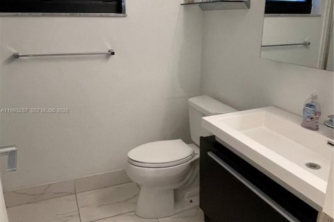 Copropriété à louer à Hollywood, Floride: 2 chambres, 115.2 m2 № 2184119 - photo 13