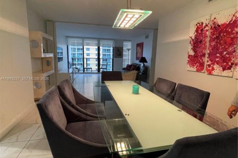 Copropriété à louer à Hollywood, Floride: 2 chambres, 115.2 m2 № 2184119 - photo 25