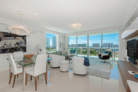 Condominio en venta en Sunny Isles Beach, Florida, 3 dormitorios, 156.73 m2 № 1977630 - foto 2