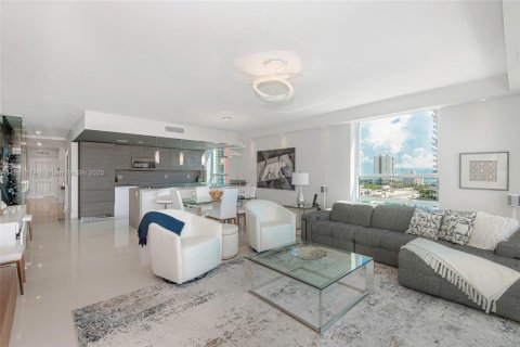 Condominio en venta en Sunny Isles Beach, Florida, 3 dormitorios, 156.73 m2 № 1977630 - foto 9