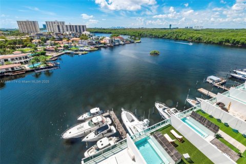 Condominio en venta en Sunny Isles Beach, Florida, 3 dormitorios, 156.73 m2 № 1977630 - foto 8