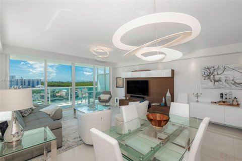 Condominio en venta en Sunny Isles Beach, Florida, 3 dormitorios, 156.73 m2 № 1977630 - foto 1
