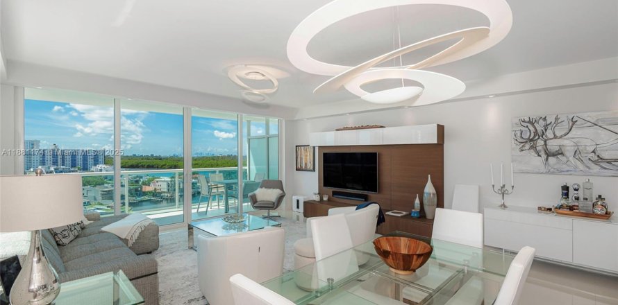 Condominio en Sunny Isles Beach, Florida, 3 dormitorios  № 1977630