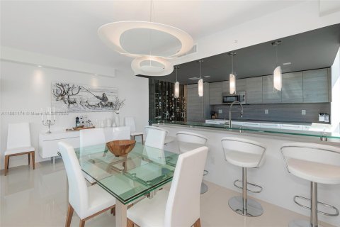 Condominio en venta en Sunny Isles Beach, Florida, 3 dormitorios, 156.73 m2 № 1977630 - foto 13