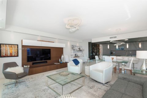 Condominio en venta en Sunny Isles Beach, Florida, 3 dormitorios, 156.73 m2 № 1977630 - foto 10