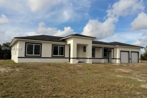 Villa ou maison à vendre à Lehigh Acres, Floride: 4 chambres № 2051669 - photo 1