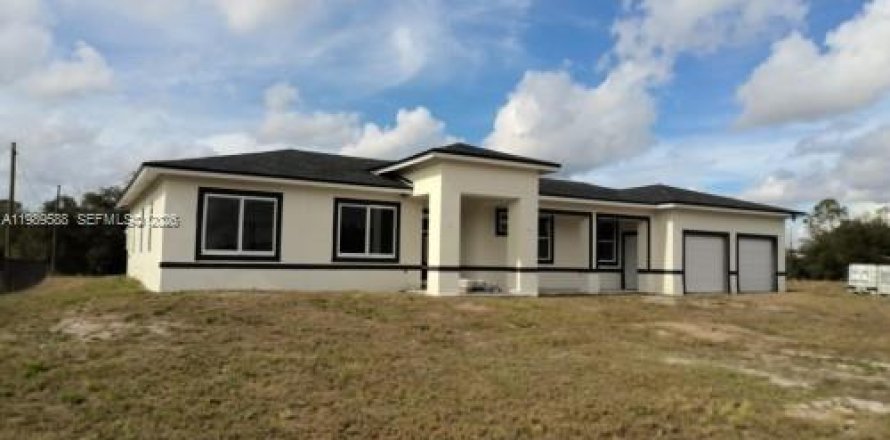 Villa ou maison à Lehigh Acres, Floride 4 chambres № 2051669