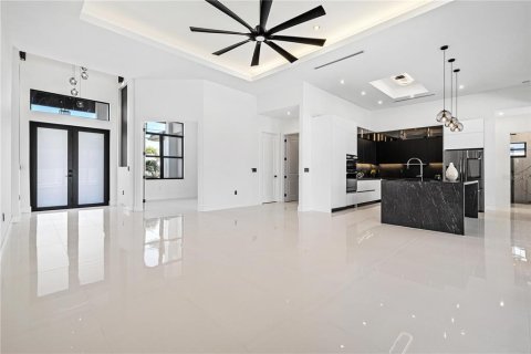 House in Cape Coral, Florida 3 bedrooms, 224.82 sq.m. № 1832078 - photo 6