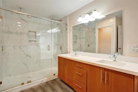 Propiedad comercial en alquiler en Fort Lauderdale, Florida, 4 dormitorios, 173.26 m2 № 2077597 - foto 6