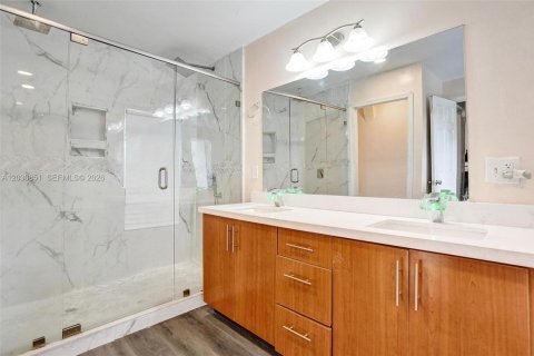 Propiedad comercial en alquiler en Fort Lauderdale, Florida, 4 dormitorios, 173.26 m2 № 2077597 - foto 2