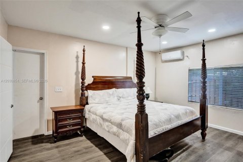Propiedad comercial en alquiler en Fort Lauderdale, Florida, 4 dormitorios, 173.26 m2 № 2077597 - foto 13