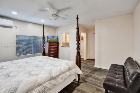 Propiedad comercial en alquiler en Fort Lauderdale, Florida, 4 dormitorios, 173.26 m2 № 2077597 - foto 11