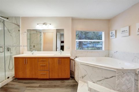 Propiedad comercial en alquiler en Fort Lauderdale, Florida, 4 dormitorios, 173.26 m2 № 2077597 - foto 9